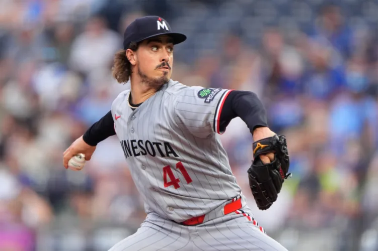 Twins place pitcher Ryan on IL